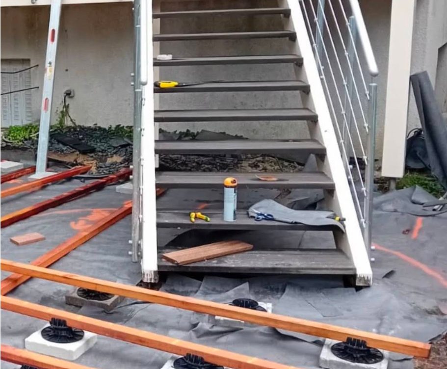 Terrasse en construction — structure et lambourdes